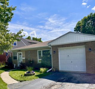 Property at 5224 Wolf Rd, Western Springs, IL