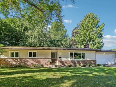2 Carillon Dr