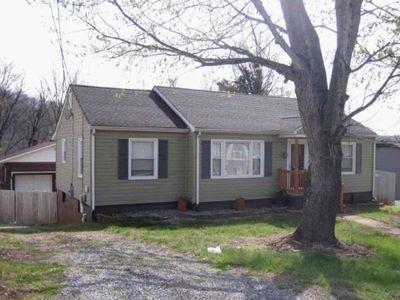1121 Oakgrove Ave
