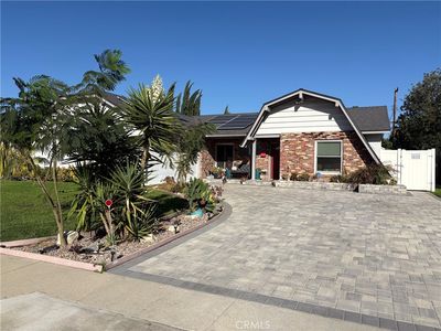 6646 Berquist Ave