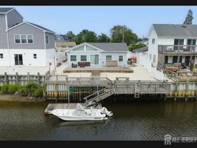 35 Mirror Lake Dr