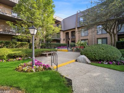 3 The Court Of Harborside APT 305