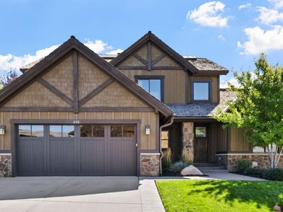 232 N Abajo Peak Way