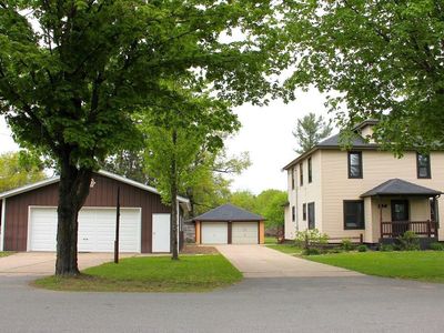 214 East CHARLES STREET