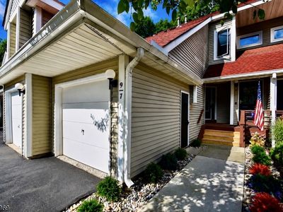 7 Pine Hollow Ct