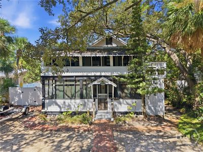 1003 Lovell Avenue