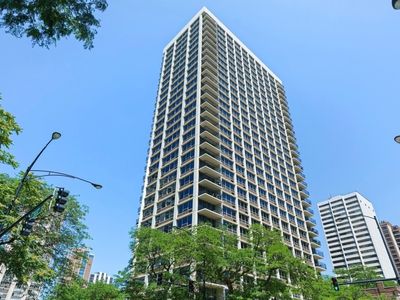 88 W Schiller St APT 406