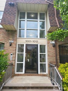 1002 Hidden Village Dr