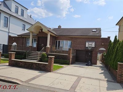 214 Mayfair Dr