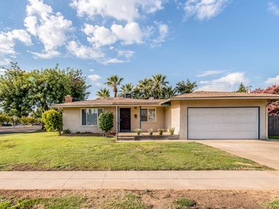 3086 E Holland Ave