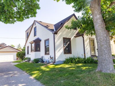 805 Cottage Ave W