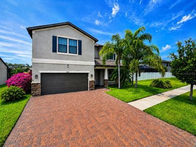1907 Bottlebrush Way