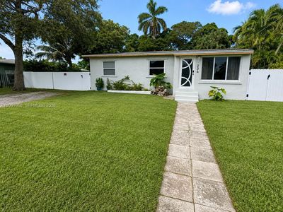 Property at 204 SW 7th Ave, Hallandale Beach, FL