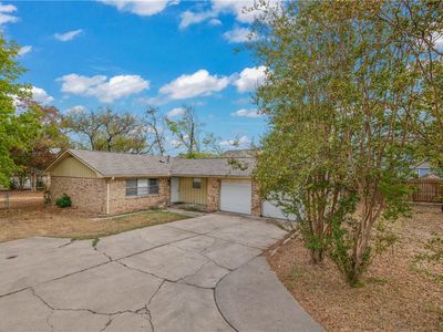 1313 Leacrest Dr