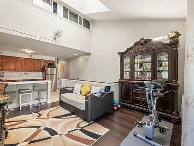 751 E 89th St APT 12