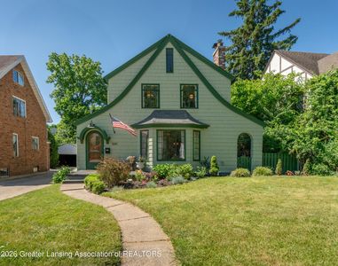 1041 W Grand River Ave