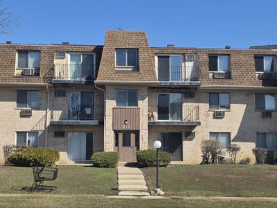 212 Shorewood Dr APT 2D