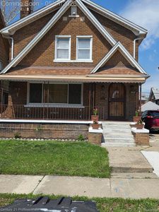 3322 Leslie St