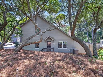 2101 Woodlawn Ave