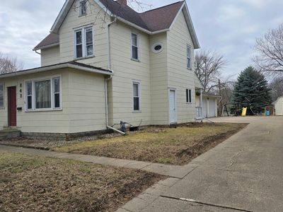 842 S Prairie Ave