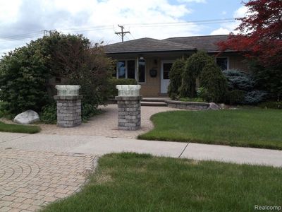 Property at 33723 Cornelissen Dr, Sterling Heights, MI