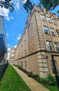3335 W Belle Plaine Ave APT 3A