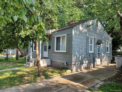 94 E Mapledale Ave