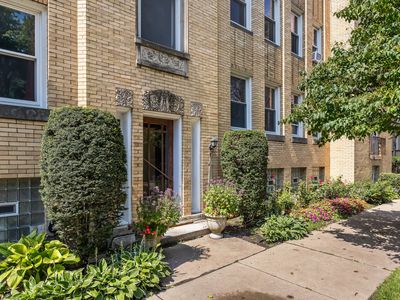6142 N Hamilton Ave #2N