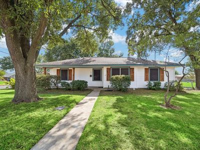 901 Ivy Ave