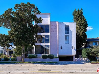 695 S Norton Ave