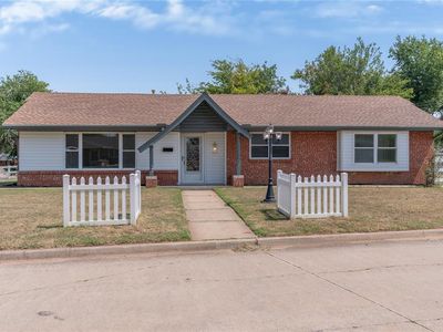 601 Country Club Cir