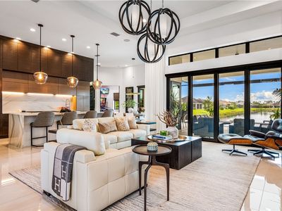 4736 Four Lakes Cir SW