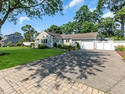 360 Bayport Avenue