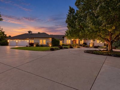 995 Crown Ct