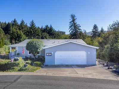 738 SE Winchell Dr