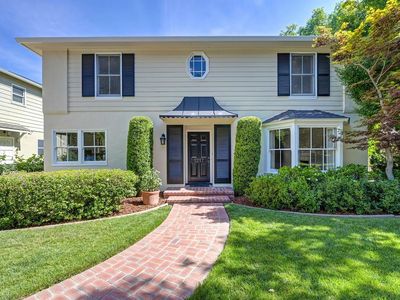 1217 Robertson Way