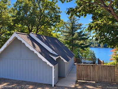 9039 Clam Lake Rd