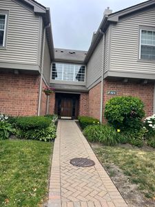 124 White Oak Ct APT 2