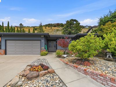 2090 Hillside Dr