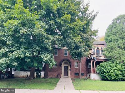 109 Hollywood Ave