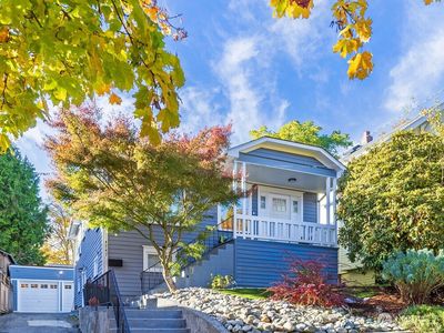 4747 Thackeray Place NE