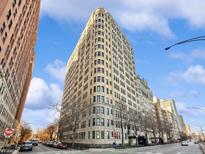 3300 N Lake Shore Dr APT 4E