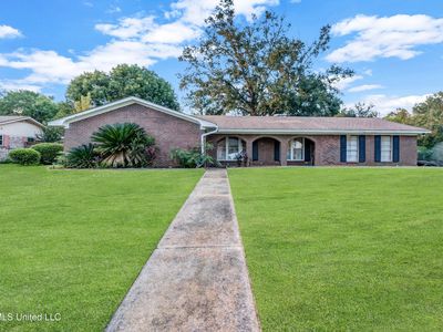 15284 Woody Dr