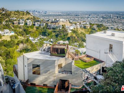 2189 Sunset Plaza Dr