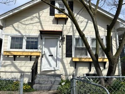 818 Thomas Ave