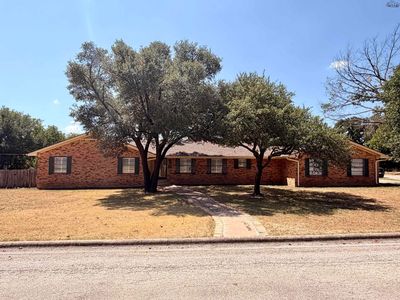 Property at 1701 E Spring St, Henrietta, TX