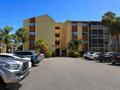 3700 NW 21st St APT 206