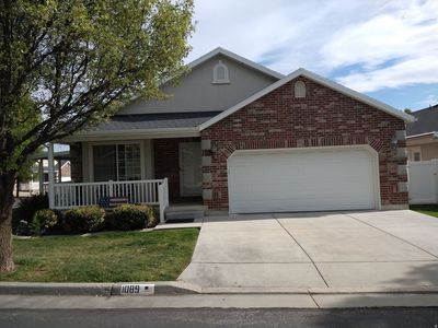 1089 W 2325 N
