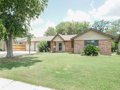 221 MEADOW LN
