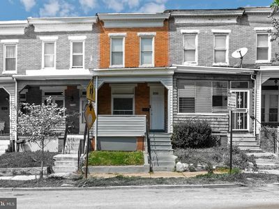 2722 Baker St